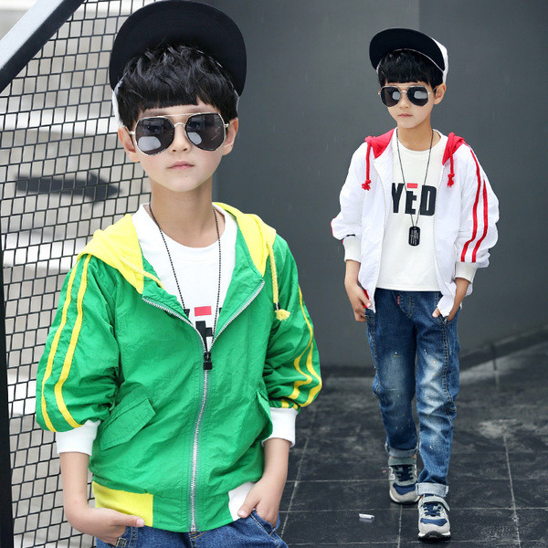 Αθλητικό μποφάν σε τρία χρώματα με κουκούλα κατάλληλο για τη καθημερινή ζωή