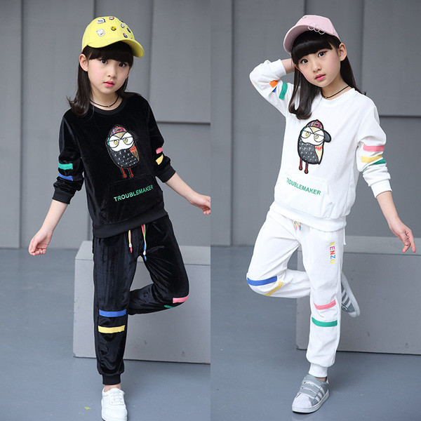 Βελούδινο παιδικό σετ για  κορίτσια με εφαρμογές, σε λευκό και μαύρο χρώμα