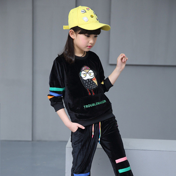 Βελούδινο παιδικό σετ για  κορίτσια με εφαρμογές, σε λευκό και μαύρο χρώμα