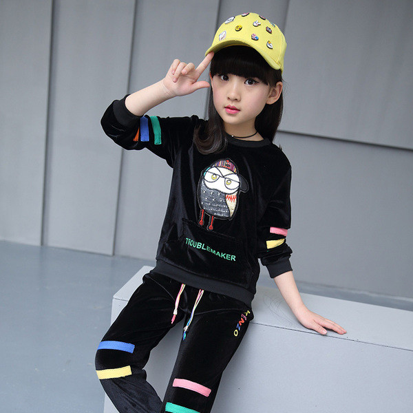 Βελούδινο παιδικό σετ για  κορίτσια με εφαρμογές, σε λευκό και μαύρο χρώμα