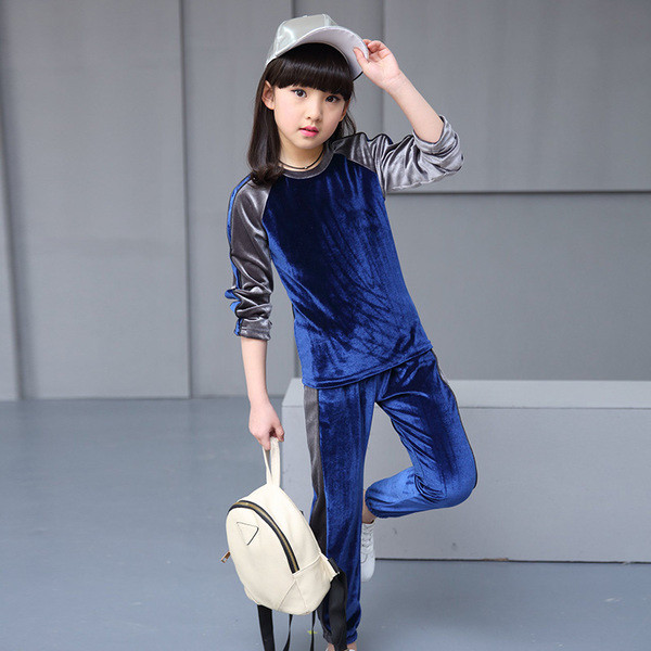 Παιδική φόρμα για  κορίτσια με κέντημα στην πλάτη σε δύο χρώματα