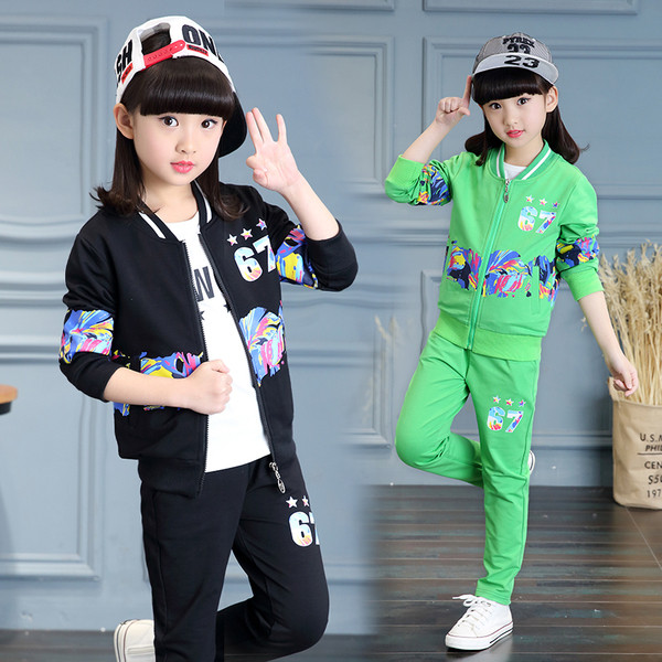 Παιδική φόρμα για κορίτσια με έγχρωμες εφαρμογές, σε τέσσερα χρώματα