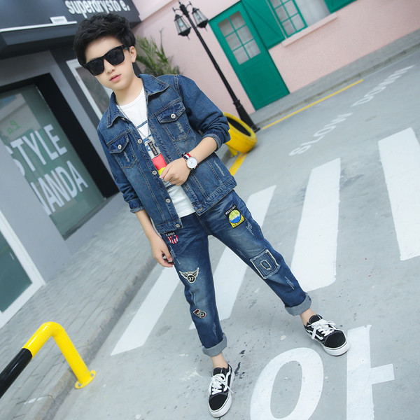 Κομψά παιδικά τζιν για αγόρια - ραγισμένα και με εφαρμογές