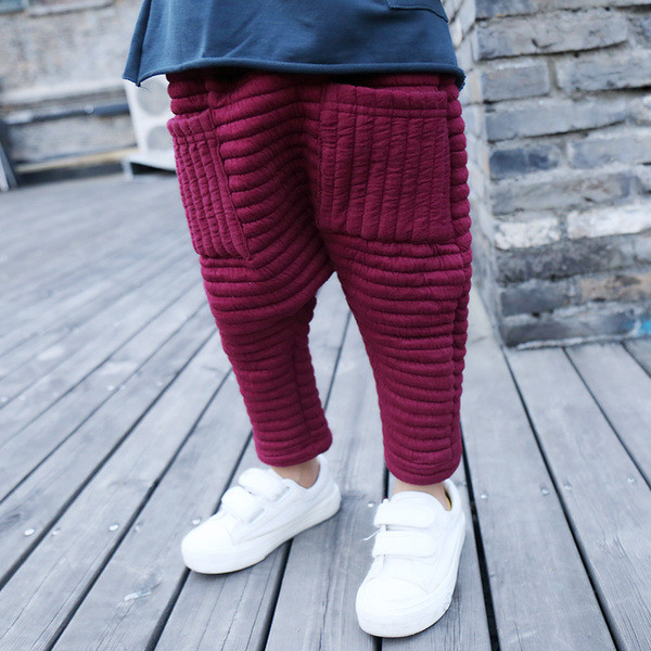 Ενδιαφέρουσα μοντέρνα παιδικά παντελόνια για αγόρια, σε διάφορα χρώματα