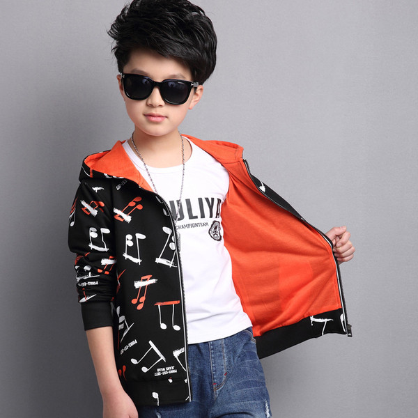 Αθλητικό παιδικό μπουφάν για αγόρια με κουκούλα και σημειώσεις 