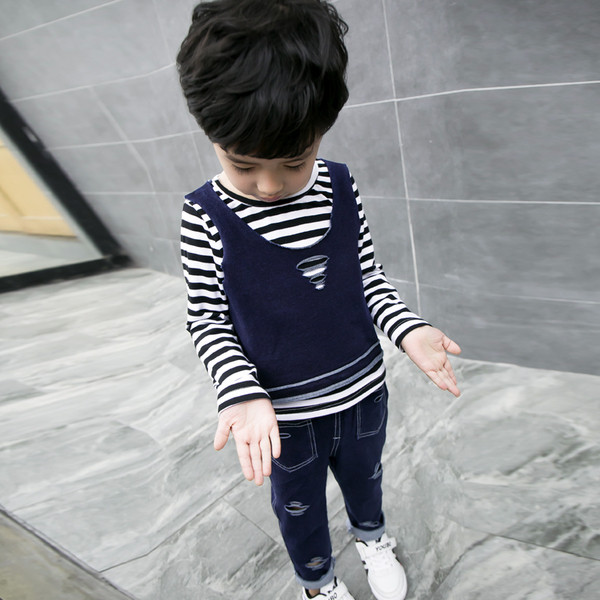 Κομψό παιδικό σετ για αγόρια τριών τεμαχίων