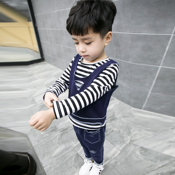 Κομψό παιδικό σετ για αγόρια τριών τεμαχίων