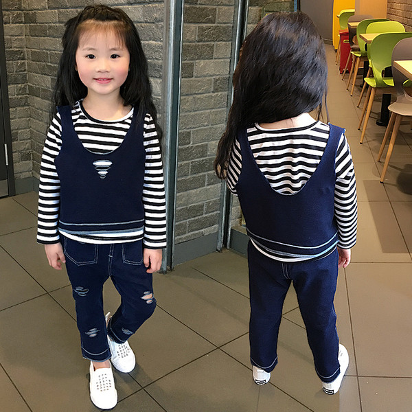 Κομψό παιδικό σετ για αγόρια τριών τεμαχίων