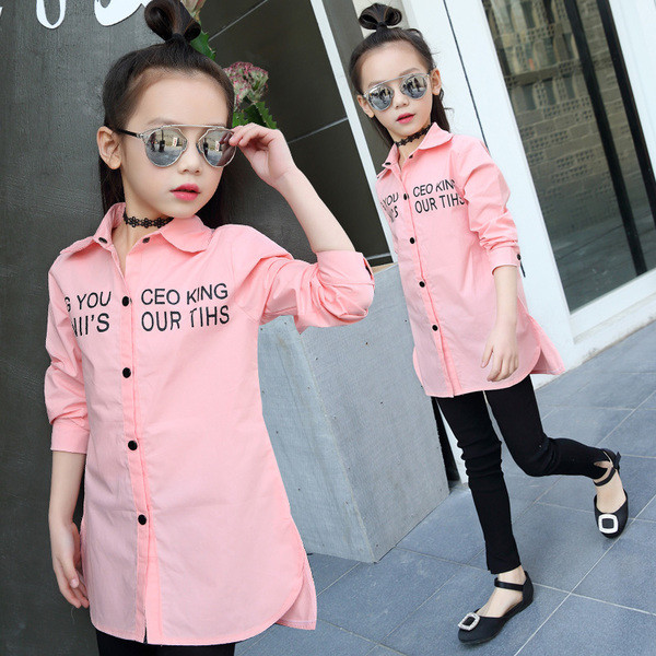 Μακρύ παιδικό πουκάμισο για κορίτσια σε λευκό και ροζ χρώμα με επιγραφή