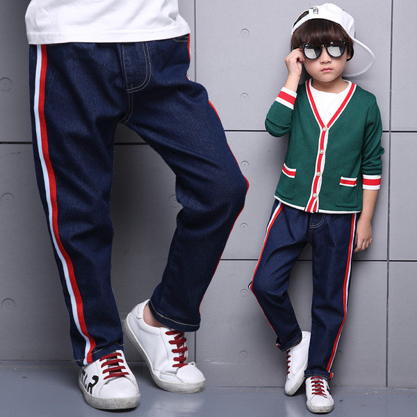 Φαρδιά ζιν για αγόρια με λωρίδες χρώματος κατάλληλες για τη καθημερινή ζωή