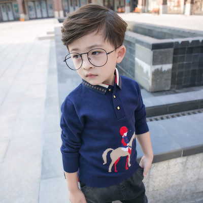 Παιδικό πουλόβερ για αγόρια σε κόκκινο και μπλε χρώμα με μια εικόνα