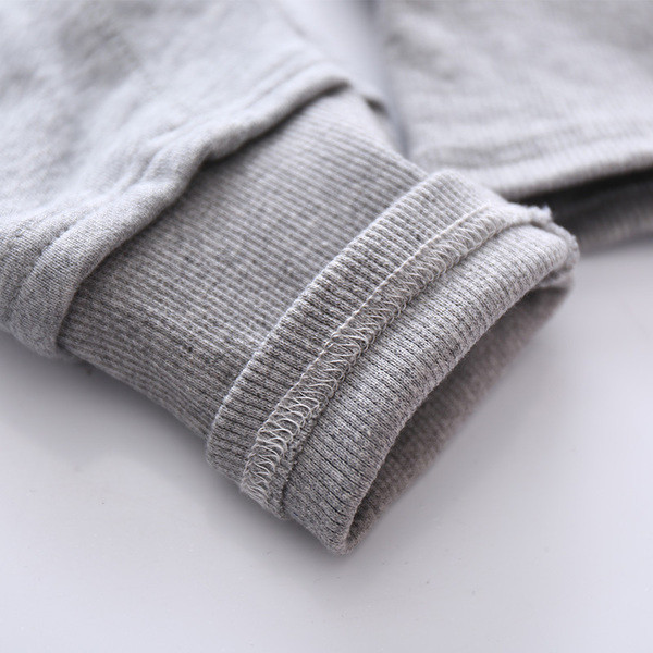 Αθλητικό παντελόνι για αγόρια σε μαύρο και γκρι