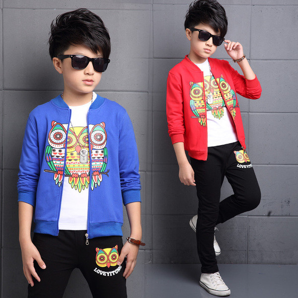 Παιδική φόρμα για αγόρια με εικόνα σε τρία χρώματα