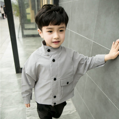 Παιδικό μακρύ μπουφάν για αγόρια με ενδιαφέρον σχέδιο, σε γκρι χρώμα