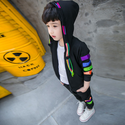 Όμορφη παιδική φόρμα για αγόρια σε γκρι και μαύρο χρώμα