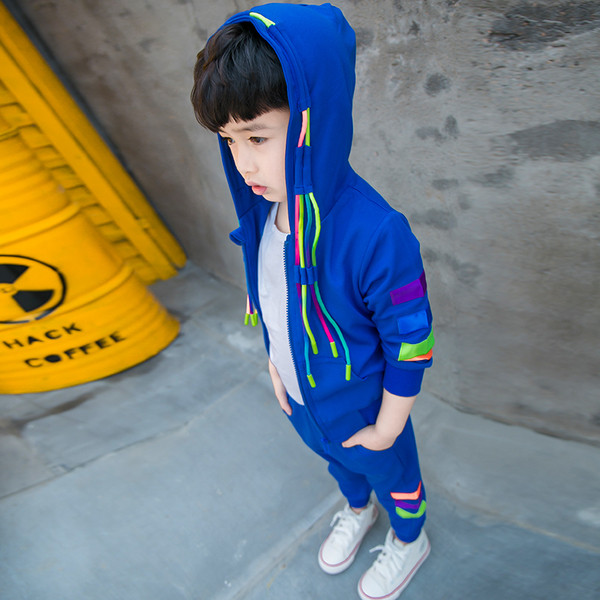 Όμορφη  παιδική φόρμα για αγόρια σε γκρι και μαύρο χρώμα