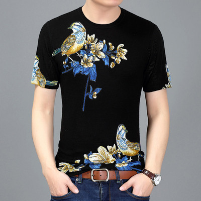 Модерна и много стилна мъжка тениска с къс ръкав и шарени флорални мотиви
