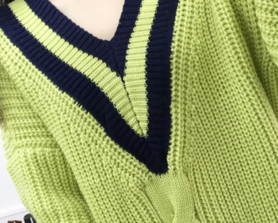 Γυναικείο μακρύ πουλόβερ με κολάρο σε σχήμα V - 2 χρώματα