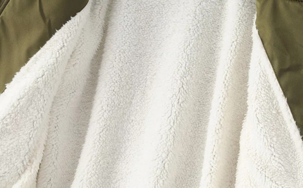 Актуално дамско бомбър яке с джобове и вълнена подплата