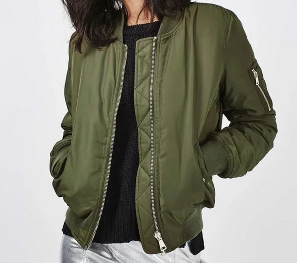 Актуално дамско бомбър яке с джобове и вълнена подплата