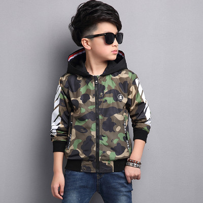 Αθλητικό καμουφλάζ μπουφάν για αγόρια σε δύο χρώματα