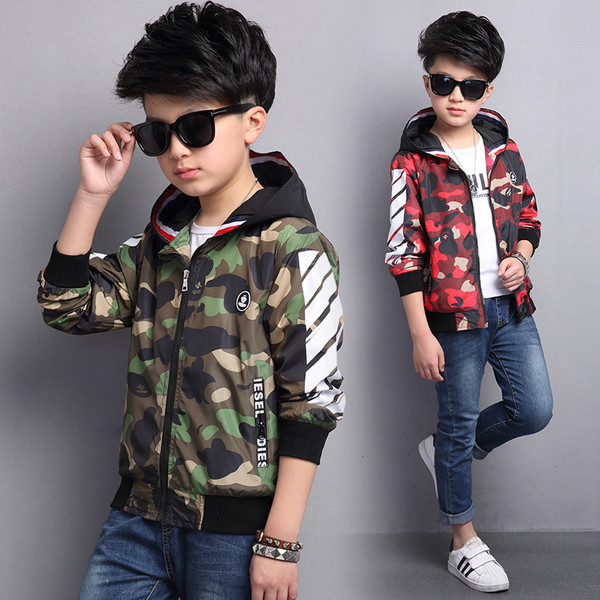 Αθλητικό καμουφλάζ μπουφάν για αγόρια σε δύο χρώματα