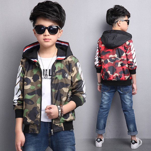 Αθλητικό καμουφλάζ μπουφάν για αγόρια σε δύο χρώματα