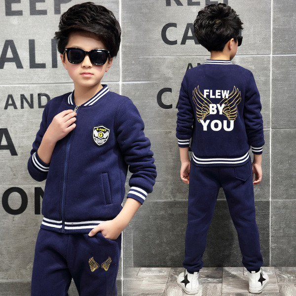 Παιδικό αθλήτικό σετ για αγόρια τρία χρώματα με επιγραφή στο πίσω μέρος