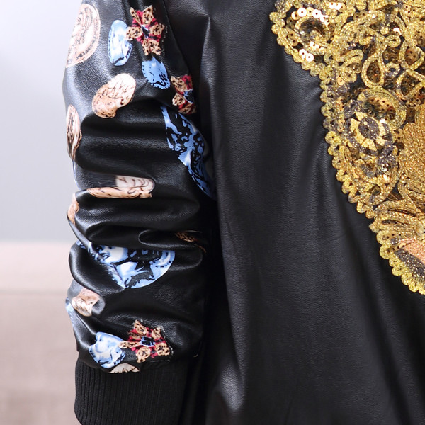 Δερμάτινο παιδικό μπουφάν με χρωματιστά μανίκια σε καφέ και μαύρο χρώμα