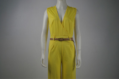 Κομψές γυναικείες φόρμες με βαθύ λαιμό V σε διάφορα χρώματα