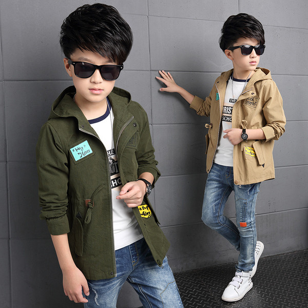 Παιδικό μπουφάν για αγόρια με κουκούλα και εφαρμογές, σε τρία χρώματα