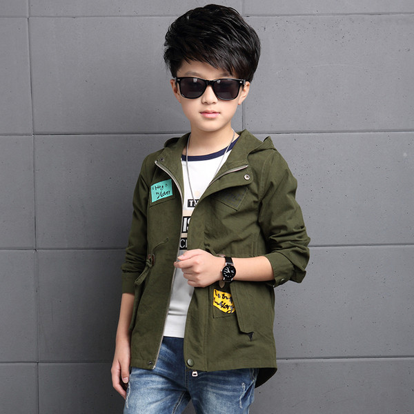 Παιδικό μπουφάν για αγόρια με κουκούλα και εφαρμογές, σε τρία χρώματα