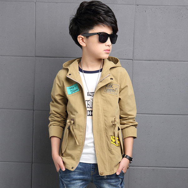 Παιδικό μπουφάν για αγόρια με κουκούλα και εφαρμογές, σε τρία χρώματα