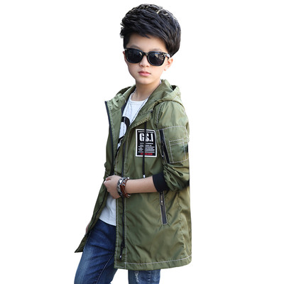 Μακρύ μπουφάν για αγόρια με κουκούλα και εκτυπώσεις σε τρία χρώματα