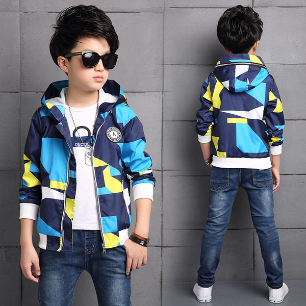 Παιδικό μπουφάν για αγόρια με κουκούλα σε δύο χρώματα