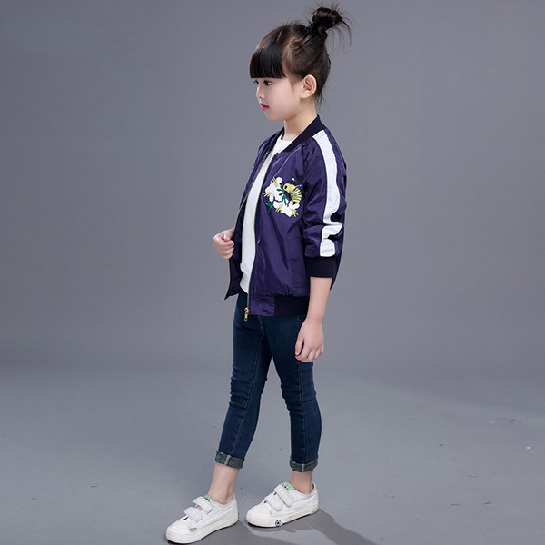 Παιδικό φθηνοπωρινό μπουφάν για κορίτσια με floral κεντήματα σε μπλε χρώμα