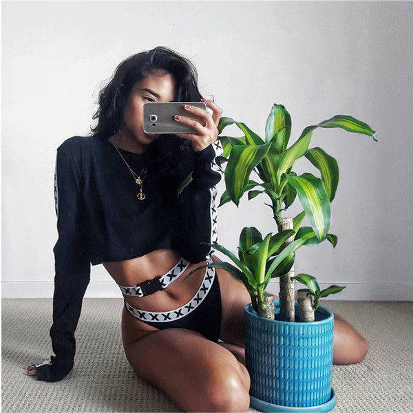 Κομψή γυναικεία μπλούζα κοντή  σε μαύρο χρώμα