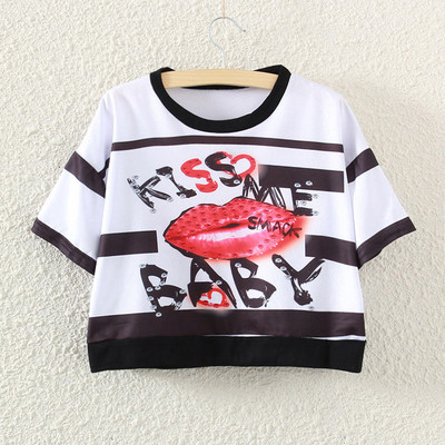 Κομψό μπλουζάκι με κοντό μανίκι με εικόνα κατάλληλη για τη καθημερινή ζωή