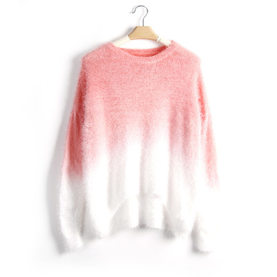 Широк пуловер за дамите в преливащи цветове, подходящ за студените дни