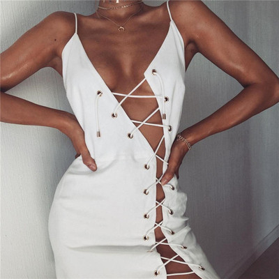 Κομψό σέξι γυναικείο φόρεμα με μοτίβο αποκοπής σε λευκό και μαύρο χρώμα