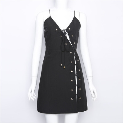 Κομψό σέξι γυναικείο φόρεμα με μοτίβο αποκοπής σε λευκό και μαύρο χρώμα