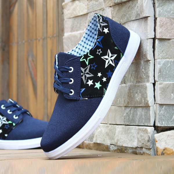 Αθλητικά-κομψά ανδρικά πάνινα παπούτσια με διακόσμηση αστεριών σε δύο αποχρώσεις