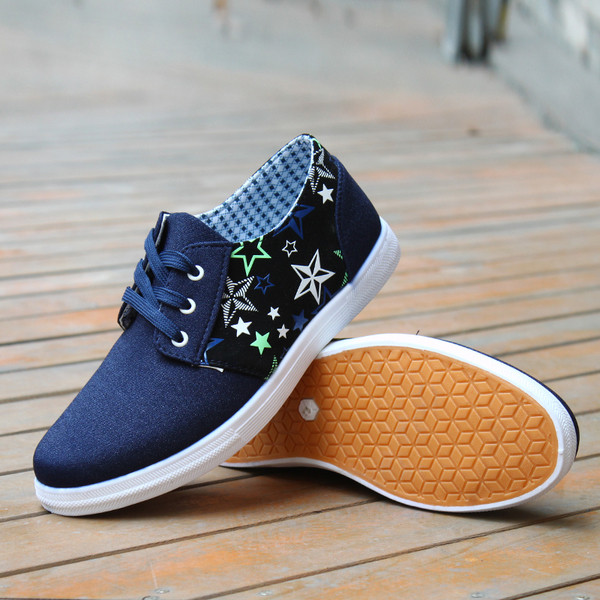 Αθλητικά-κομψά ανδρικά πάνινα παπούτσια με διακόσμηση αστεριών σε δύο αποχρώσεις
