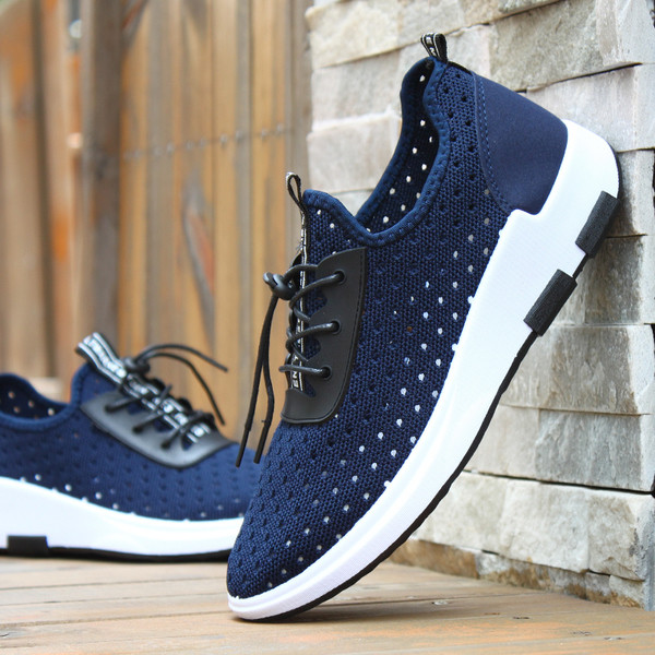 Όμορφά αθλητικά παπούτσια σε τρία χρώματα