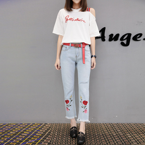 Γυναικεία τζιν - 7/8 με κεντήματα λουλούδια , σε ανοιχτό χρώμα