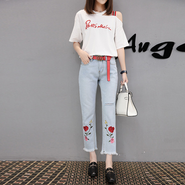 Γυναικεία τζιν - 7/8 με κεντήματα λουλούδια , σε ανοιχτό χρώμα