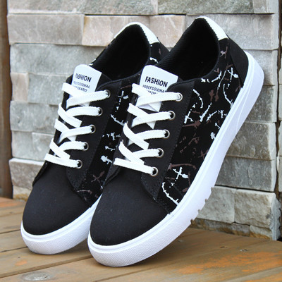 Κομψά πάνινα ανδρικά παπούτσια σε τρεία χρόματα , κατάλληλα για τη καθημερινή ζωή