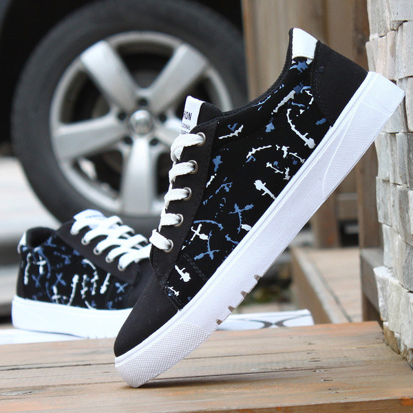 Κομψά πάνινα ανδρικά παπούτσια σε τρεία χρόματα , κατάλληλα για τη καθημερινή ζωή