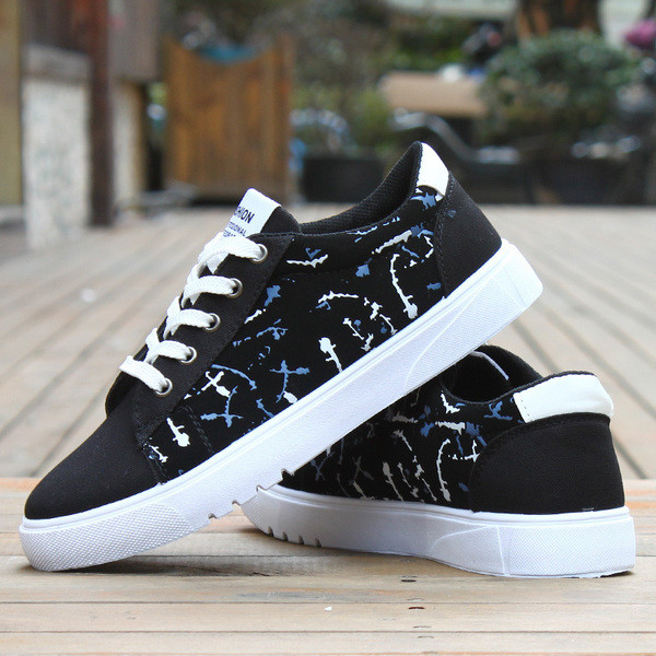 Κομψά πάνινα ανδρικά παπούτσια σε τρεία χρόματα , κατάλληλα για τη καθημερινή ζωή