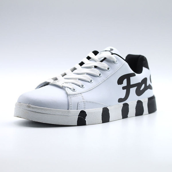 Ανδρικά πάνινα παπούτσια σε τρεις χρωματικές αποχρώσεις με επιγραφή κατάλληλα για τη καθημερινή ζωή